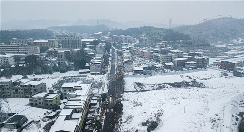 三阁司街上雪景