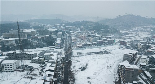 三阁司街上雪景