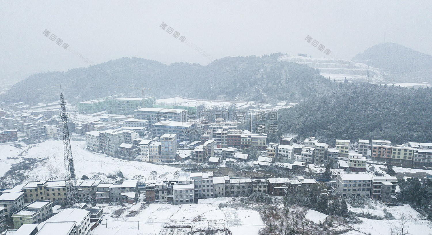 三阁司街上雪景