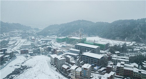 三阁司街上雪景