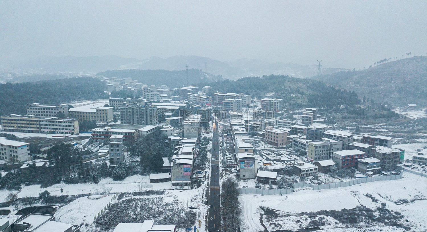 三阁司街上雪景