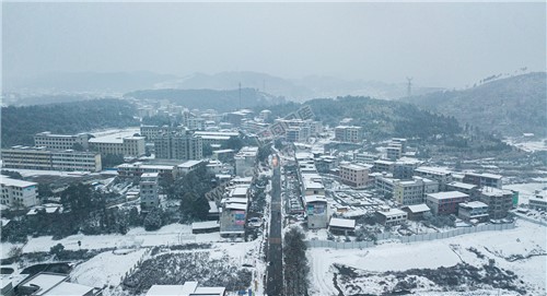 三阁司街上雪景