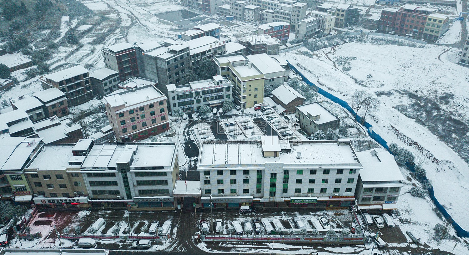 三阁司街上雪景