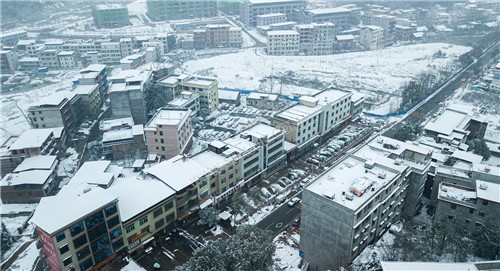 三阁司街上雪景