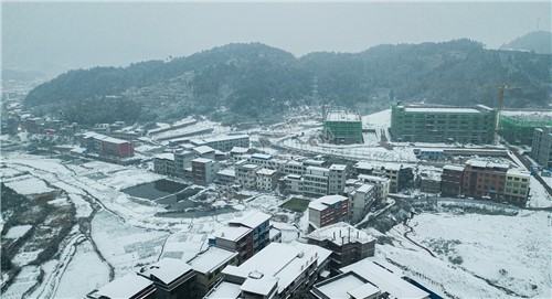 三阁司街上雪景