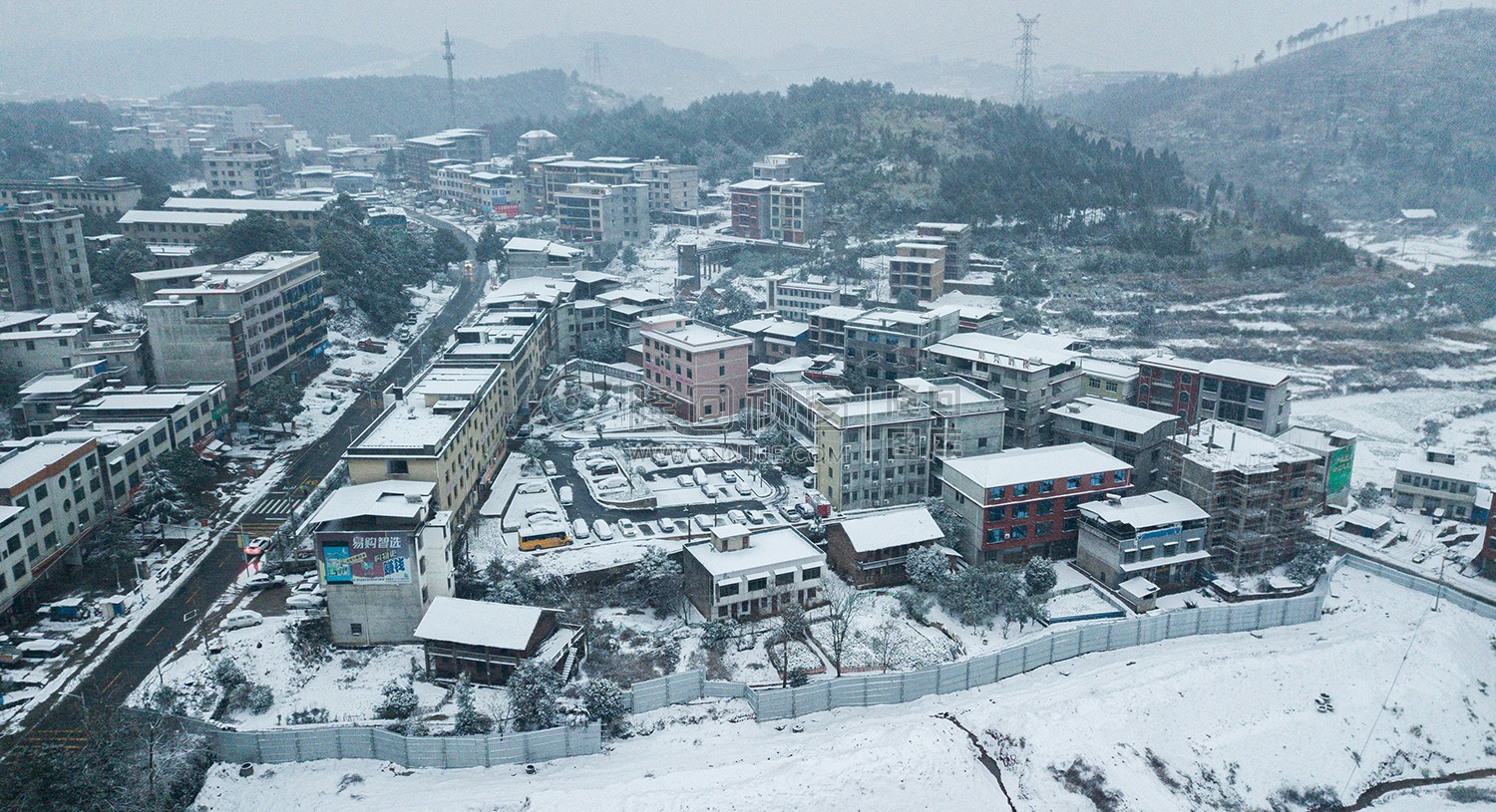 三阁司街上雪景