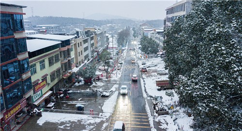 三阁司街上雪景
