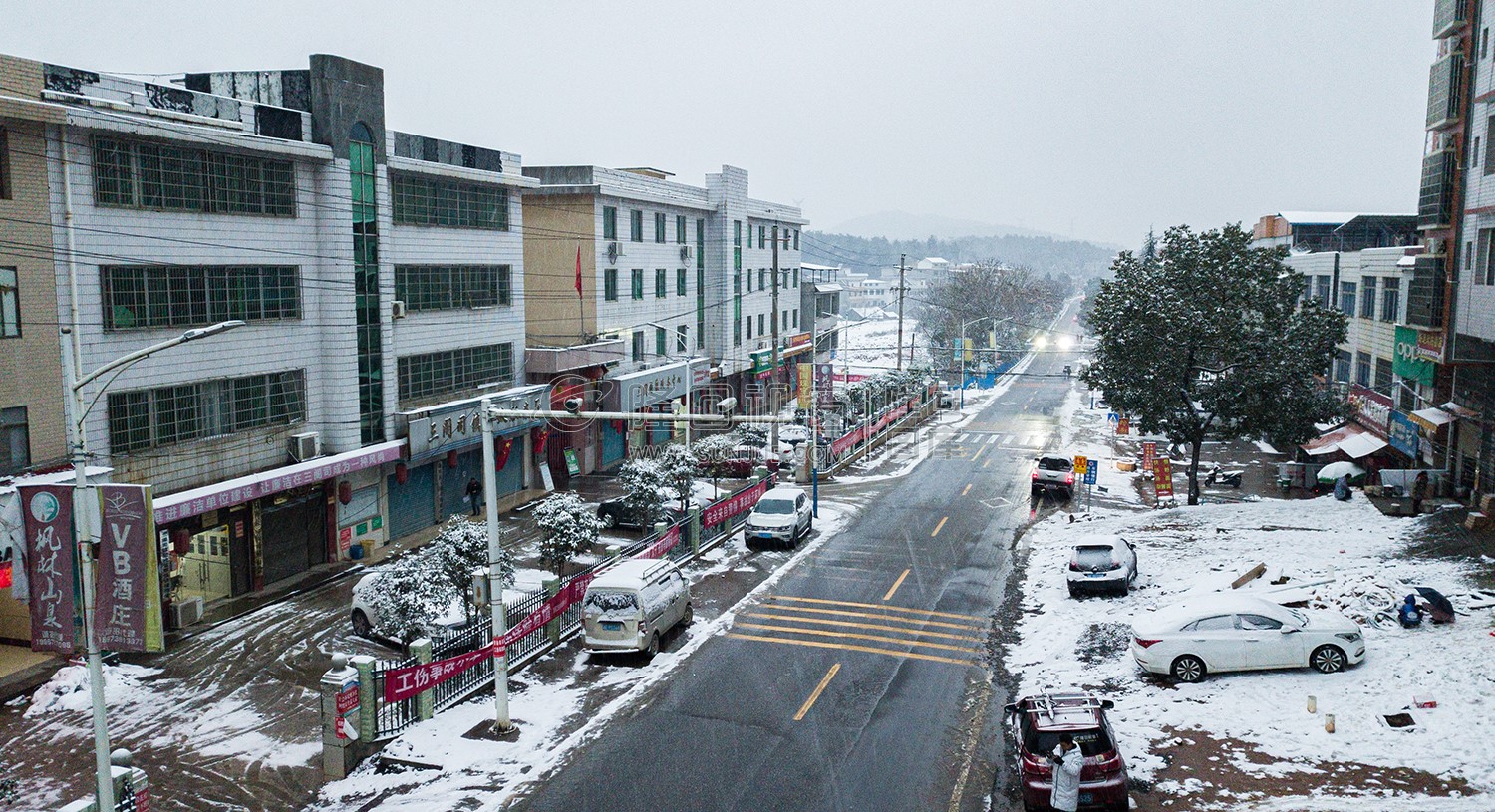 三阁司街上雪景