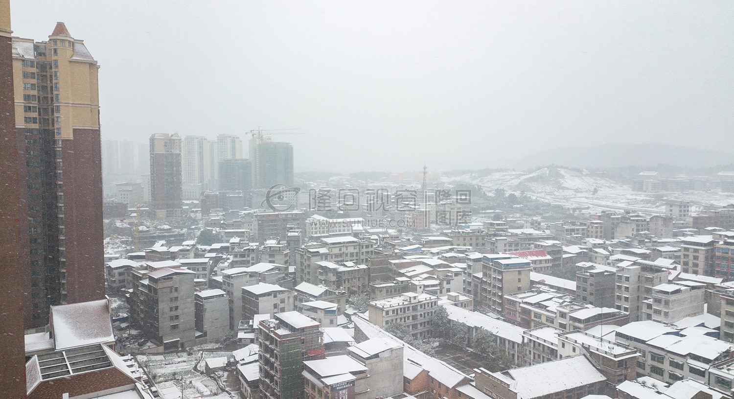 紫阳巴黎新城后