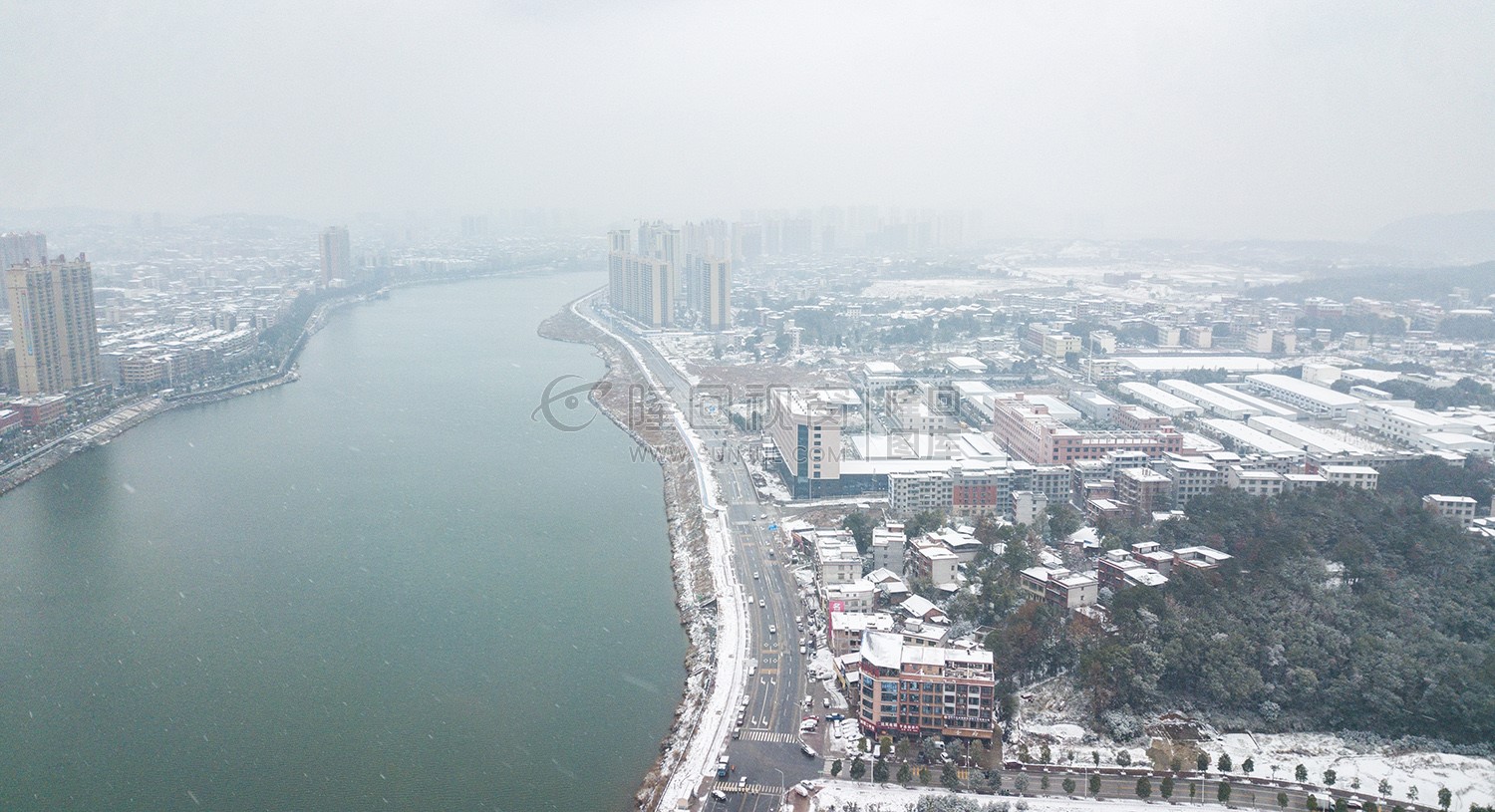 城南工业园河边