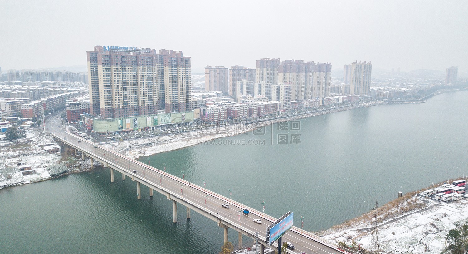 红星美凯龙桥头