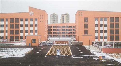 隆回芙蓉学校大门口