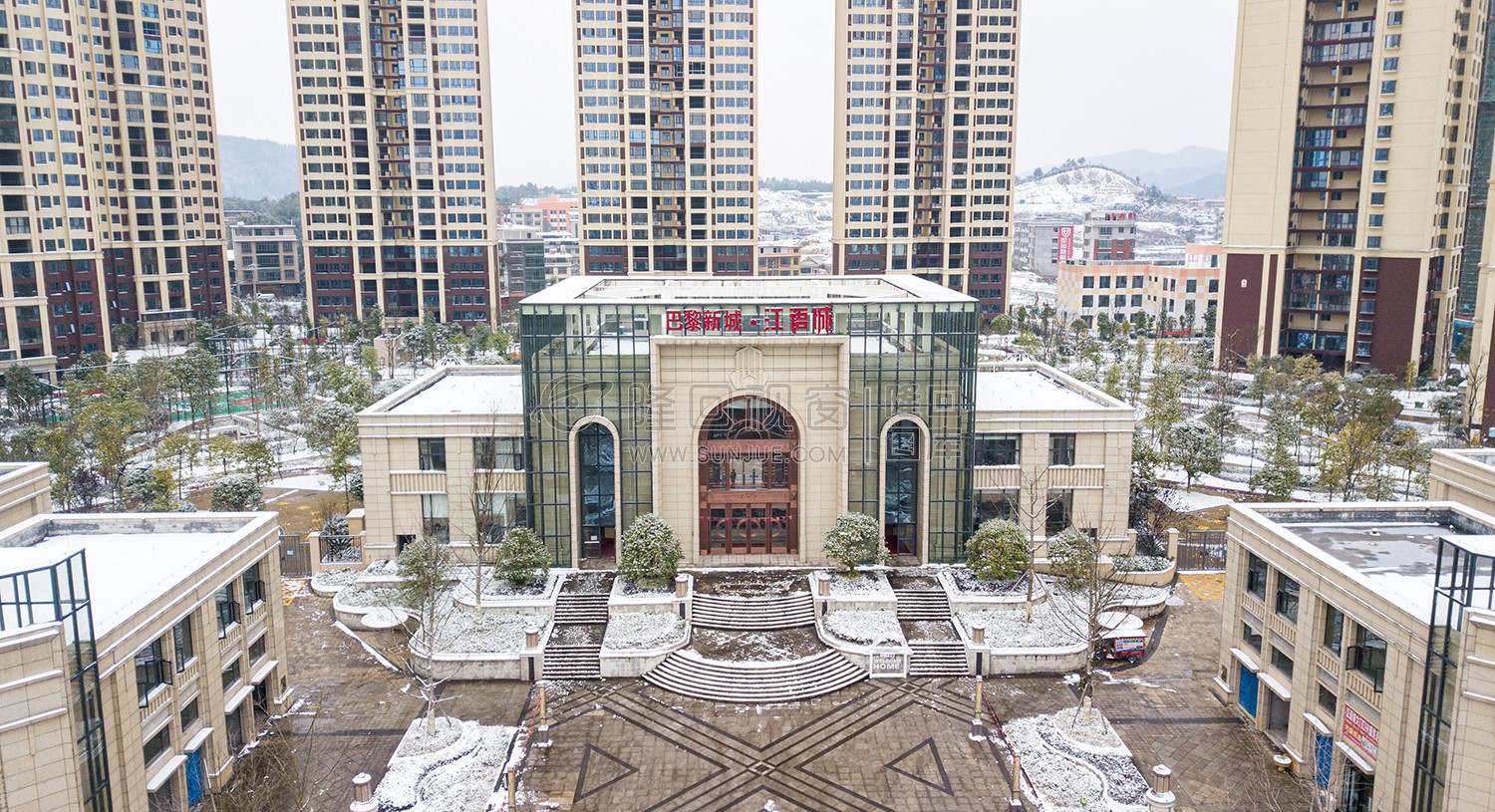 江语城小区大门