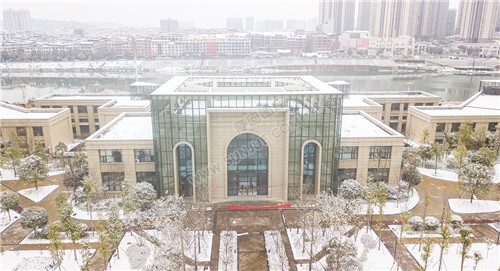 江语城小区大门