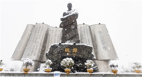 隆回高铁站雪景图
