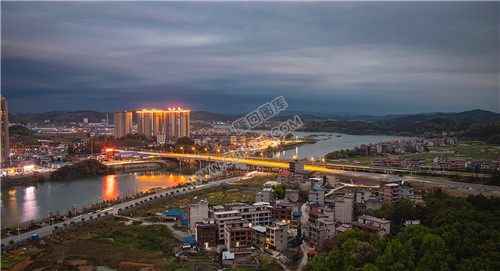 紫霞园大桥的夜景，月亮湾夜景
