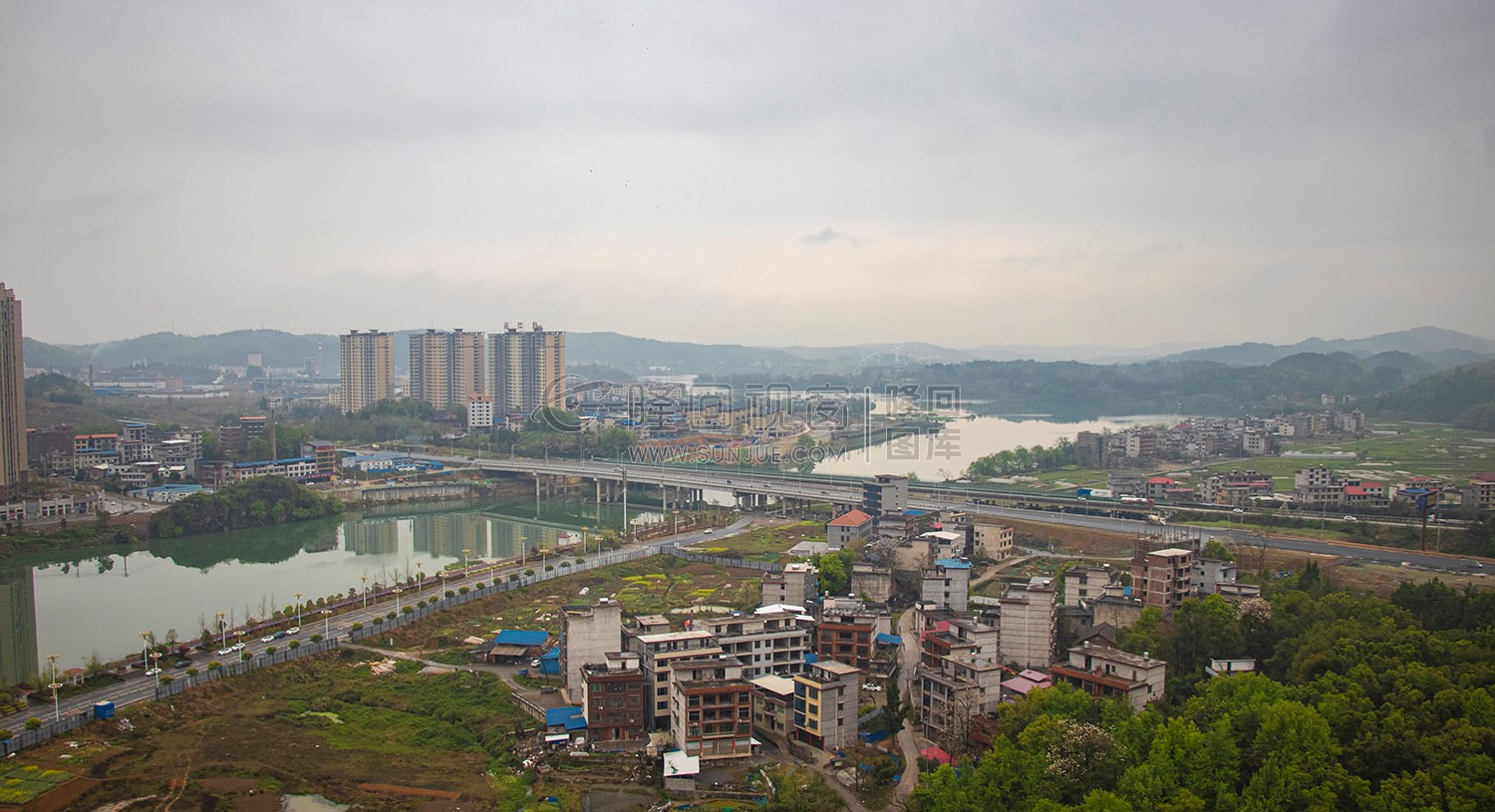 紫霞园大桥的夜景，月亮湾夜景