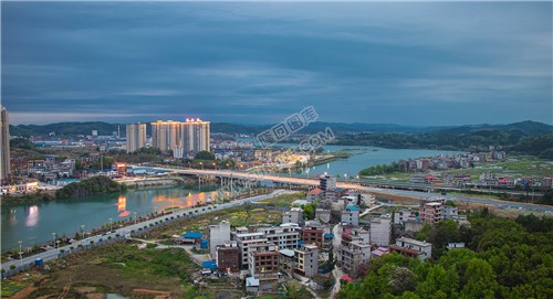 紫霞园大桥的夜景，月亮湾夜景