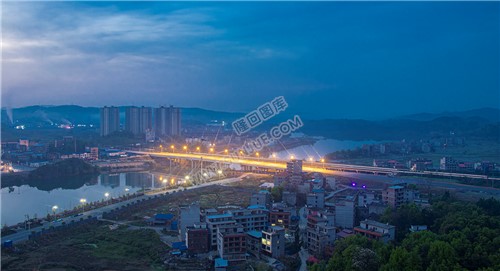 紫霞园大桥的夜景延时，月亮湾夜景