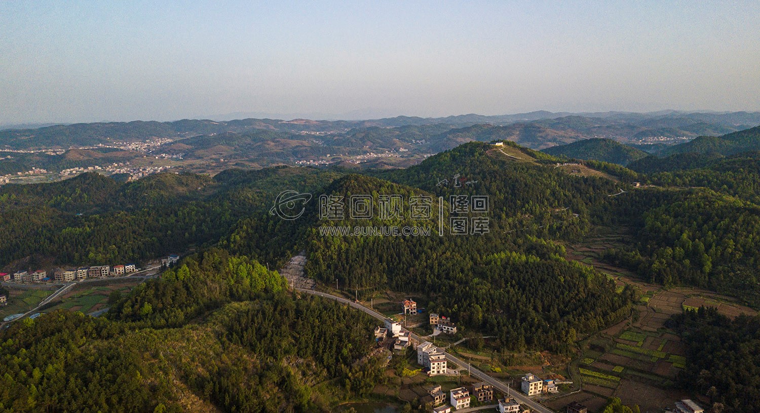 三阁司的凤几山，凤形山，凤金山
