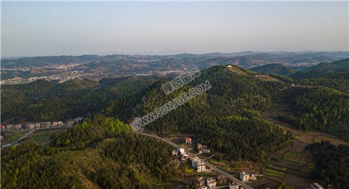 三阁司的凤几山，凤形山，凤金山