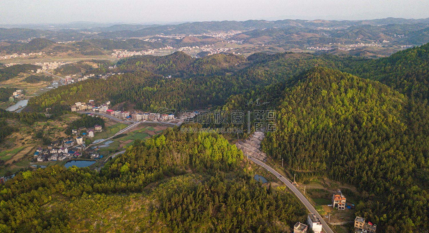 三阁司的凤几山，凤形山，凤金山