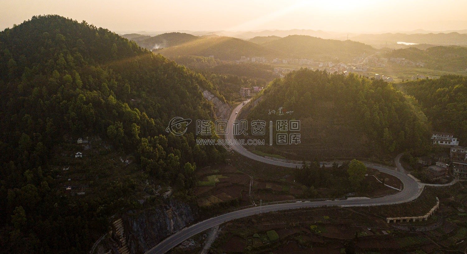 三阁司的凤几山，凤形山，凤金山