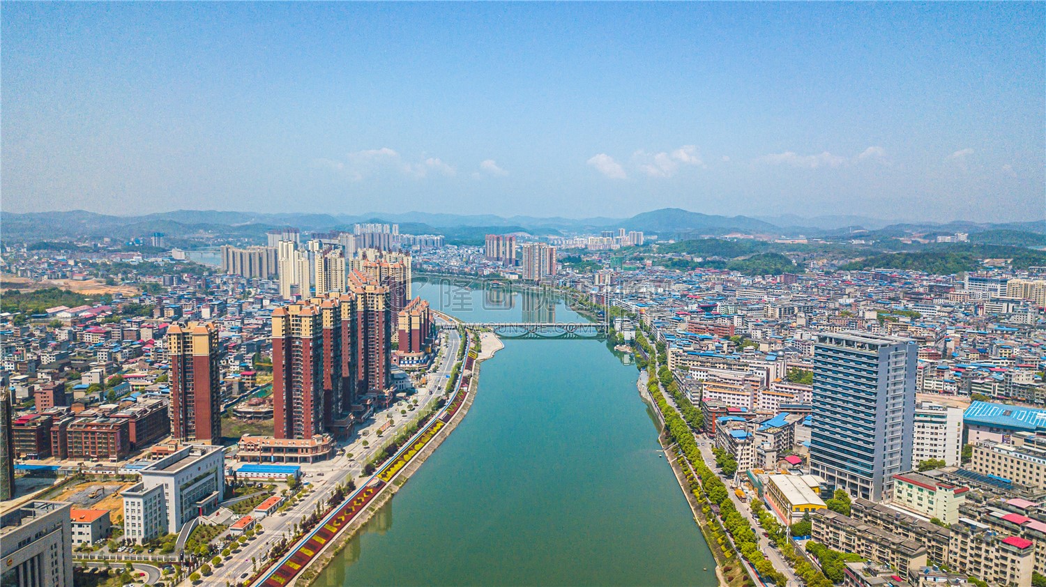 隆回巴黎新城河岸