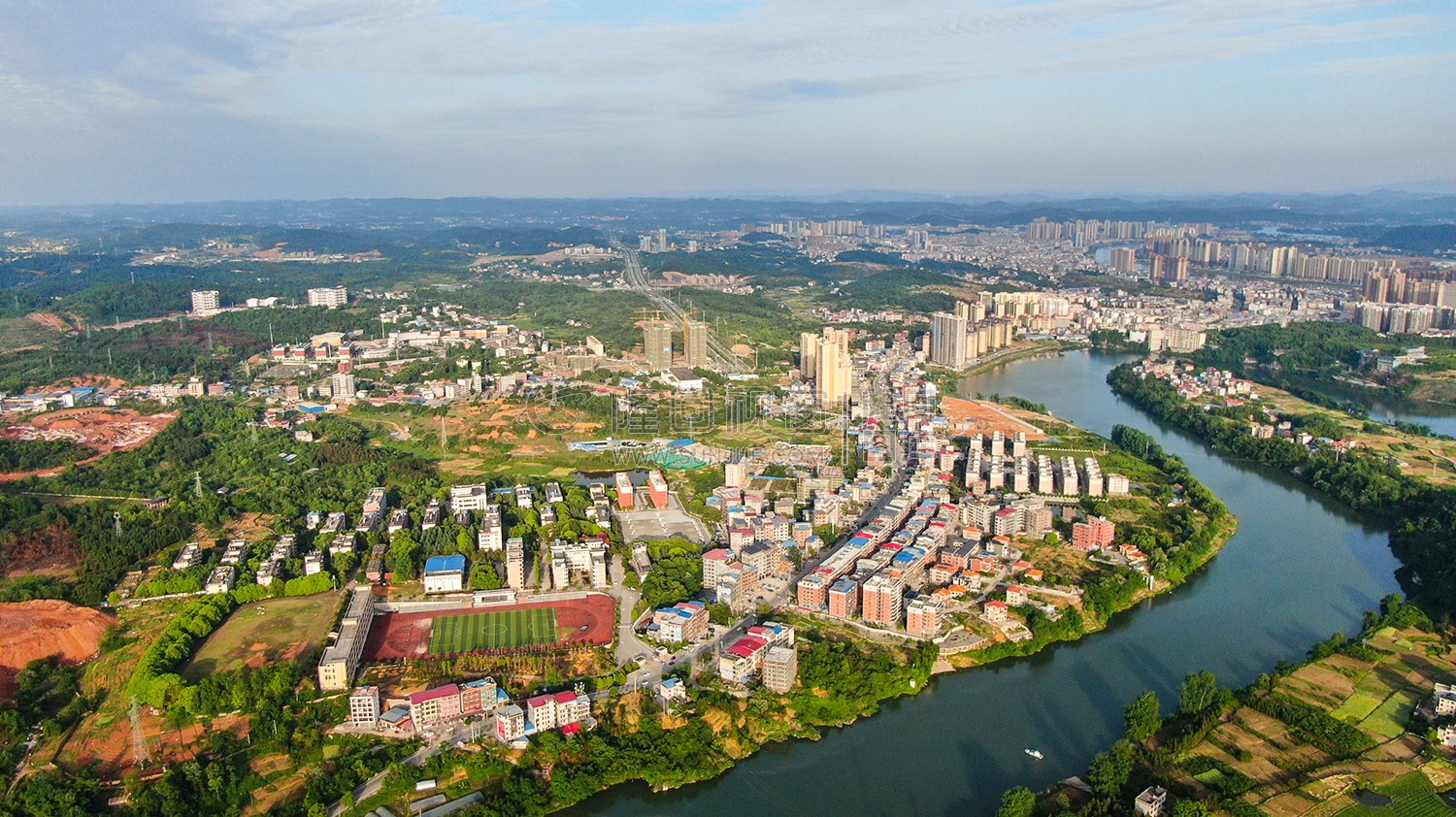 隆回二中，赧水河畔