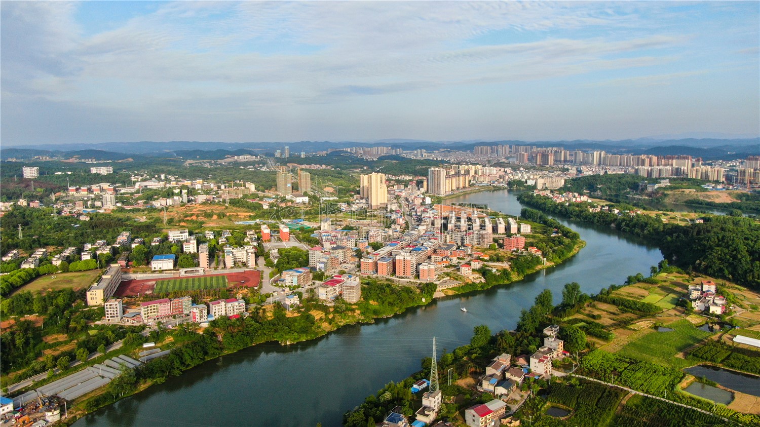 隆回二中，赧水河畔