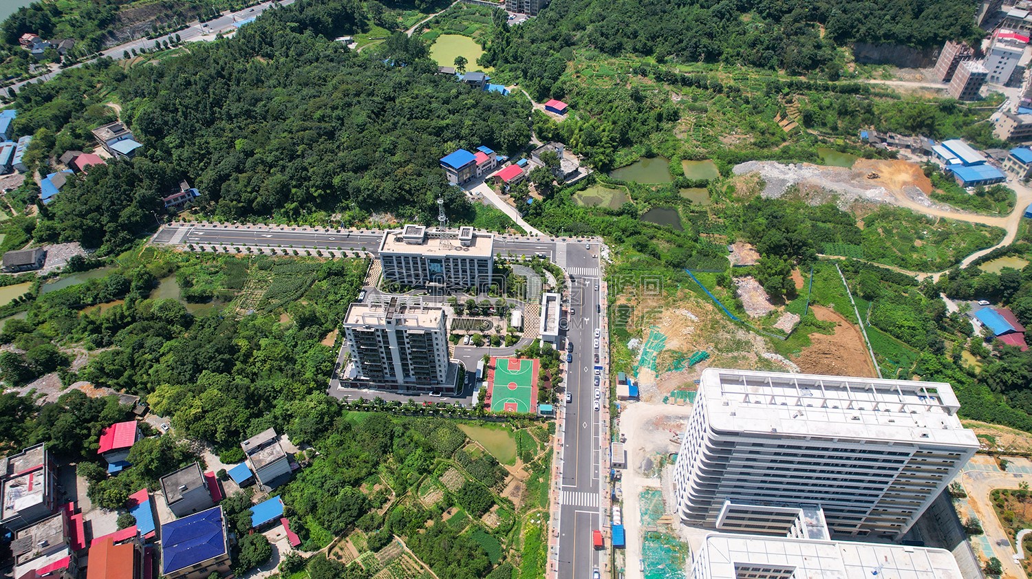 隆回白里路，四家单位落户于此