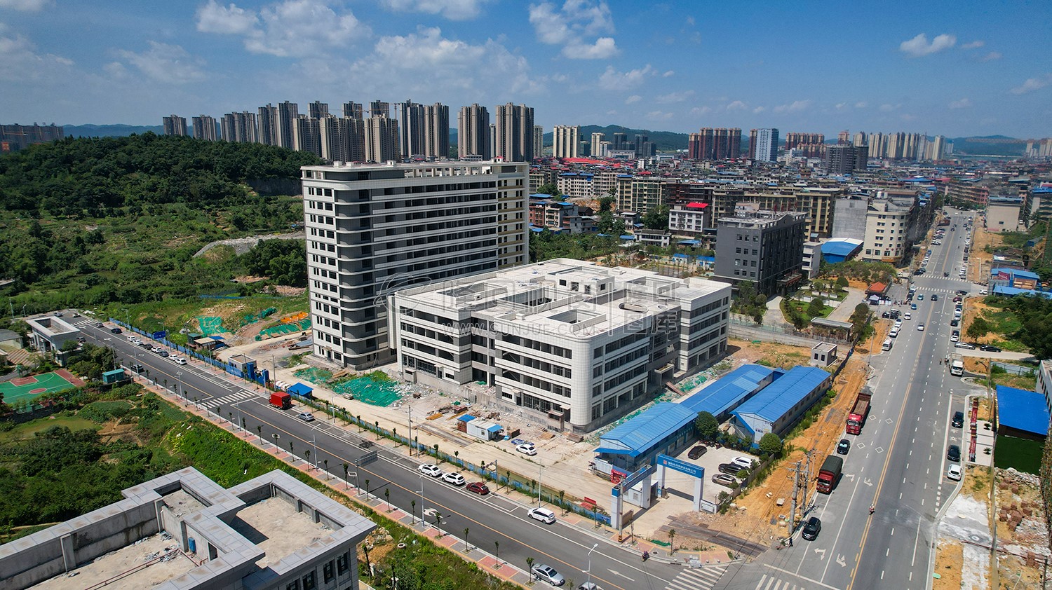 隆回白里路，四家单位落户于此