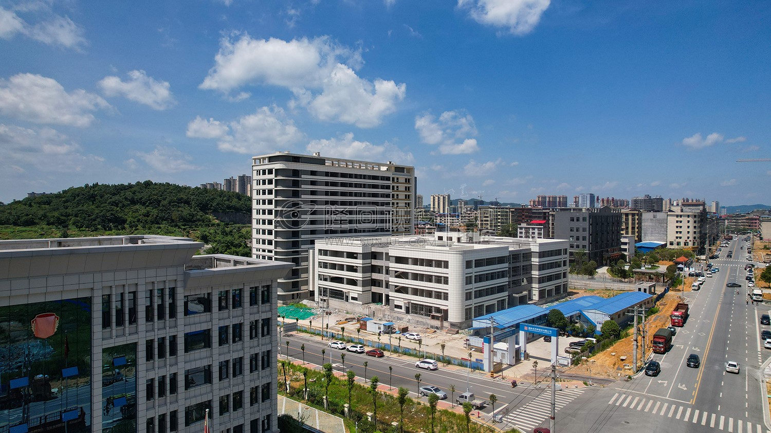 隆回白里路，四家单位落户于此