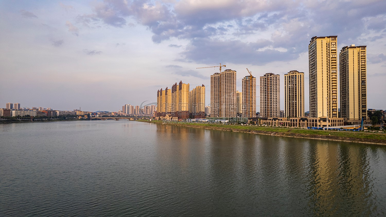 隆回夕阳，赧水河畔的县城风景