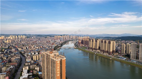 隆回大桥河岸两边风景