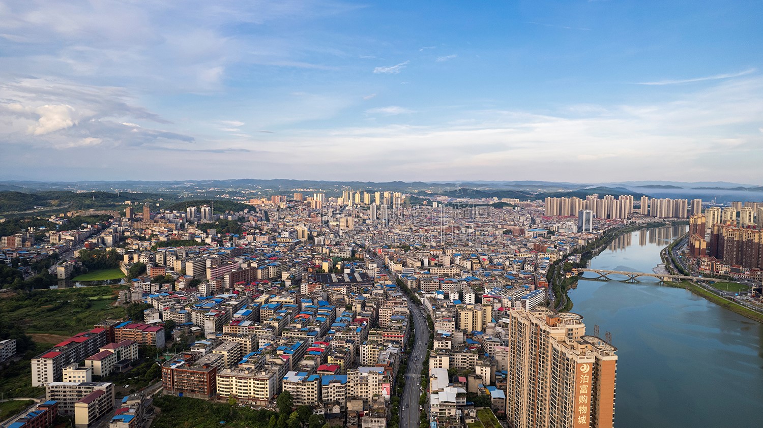 隆回大桥河岸两边风景