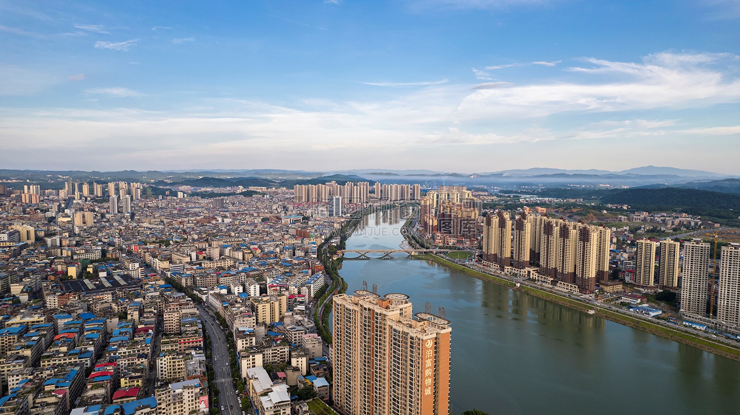 隆回大桥河岸两边风景