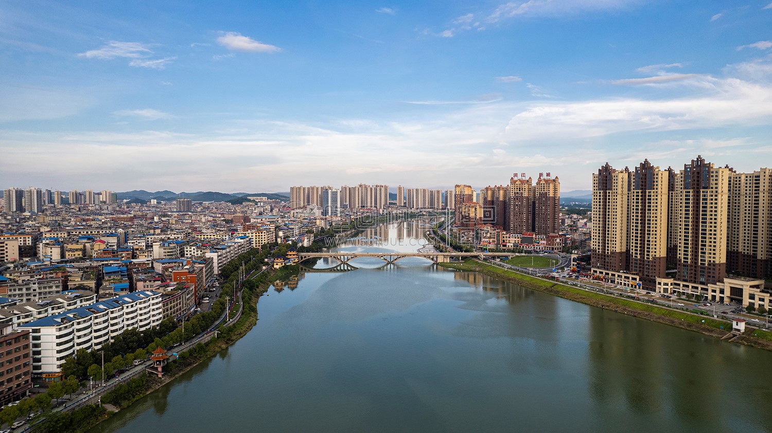 隆回大桥河岸两边风景