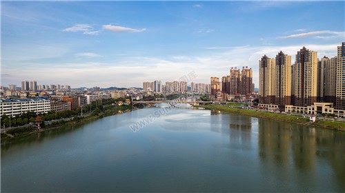 隆回大桥河岸两边风景