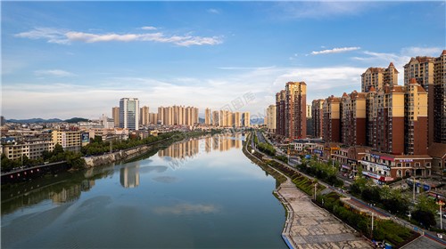 隆回大桥河岸两边风景