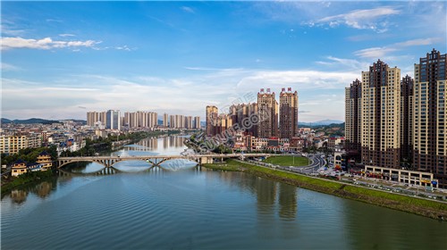 隆回大桥河岸两边风景
