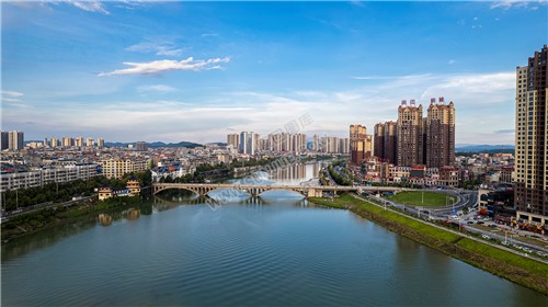 隆回大桥河岸两边风景