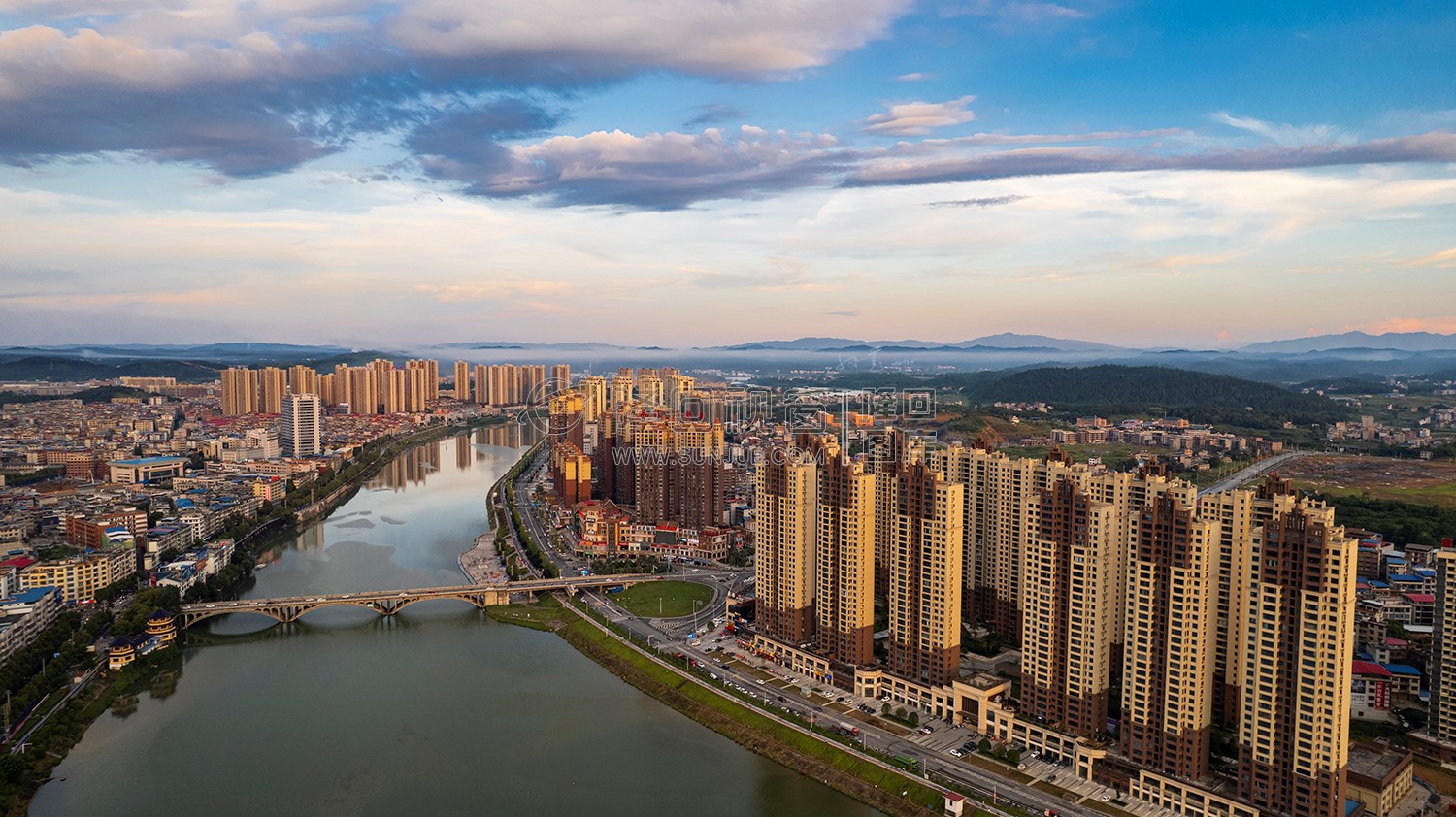 隆回大桥周边金色夕阳