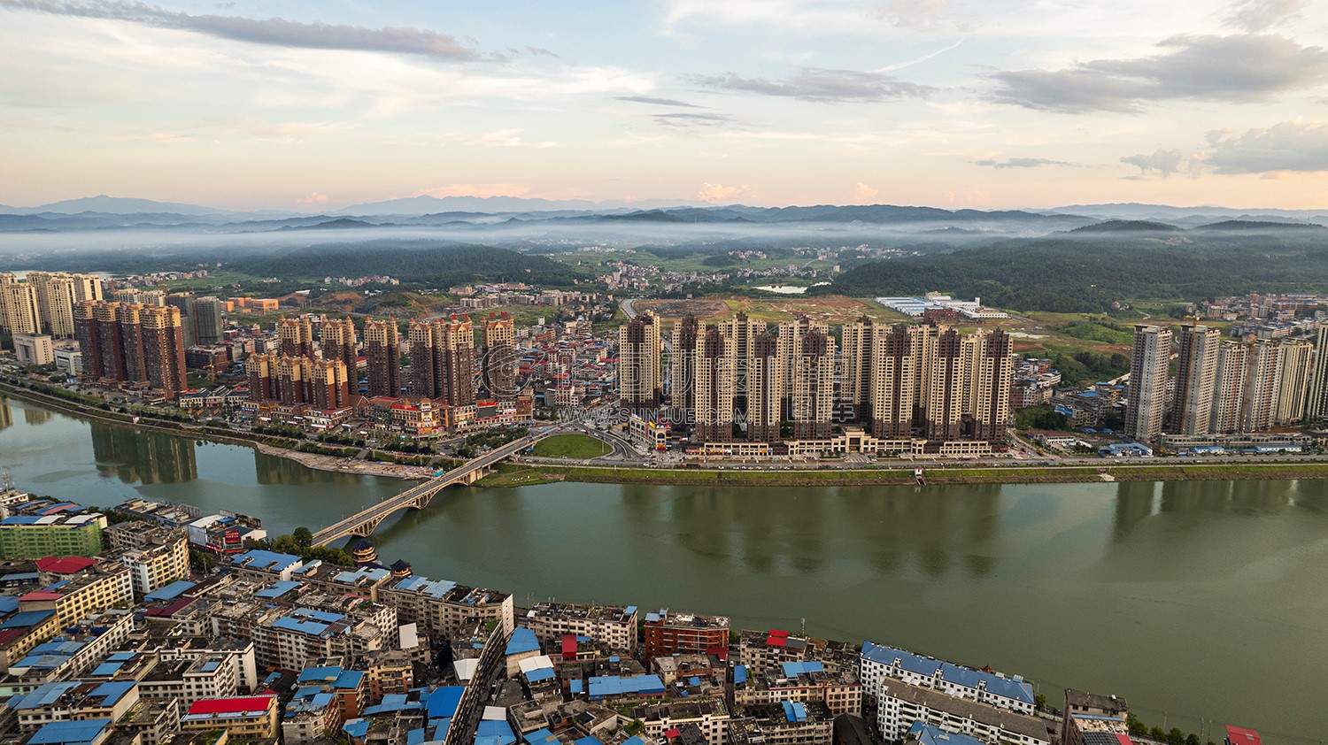 隆回大桥周边金色夕阳