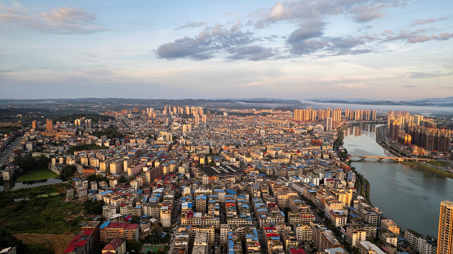 隆回大桥周边金色夕阳