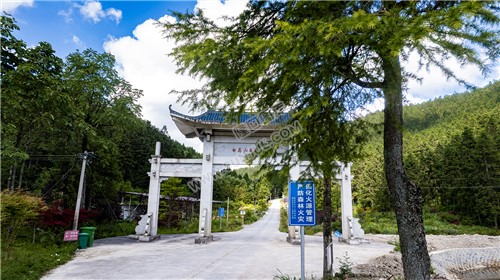 白马山森林公园牌坊