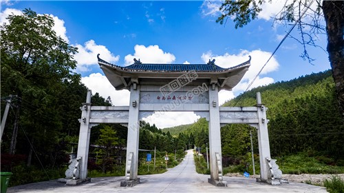 白马山森林公园牌坊