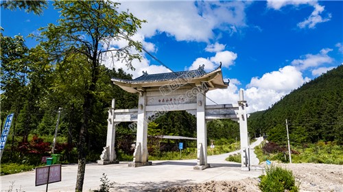 白马山森林公园牌坊