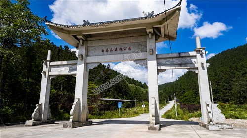 白马山森林公园牌坊