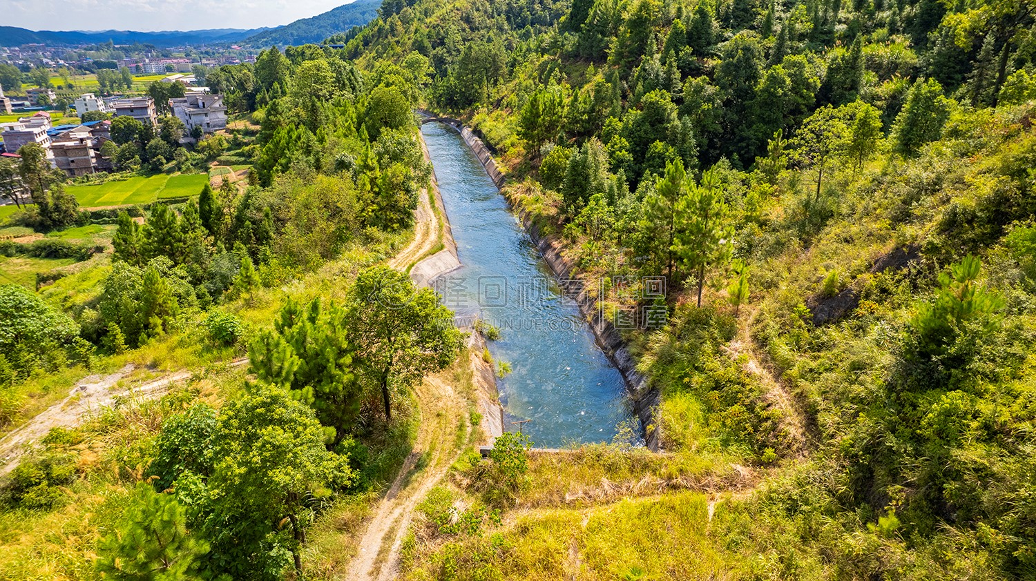 六都寨水库跨省道段渡槽